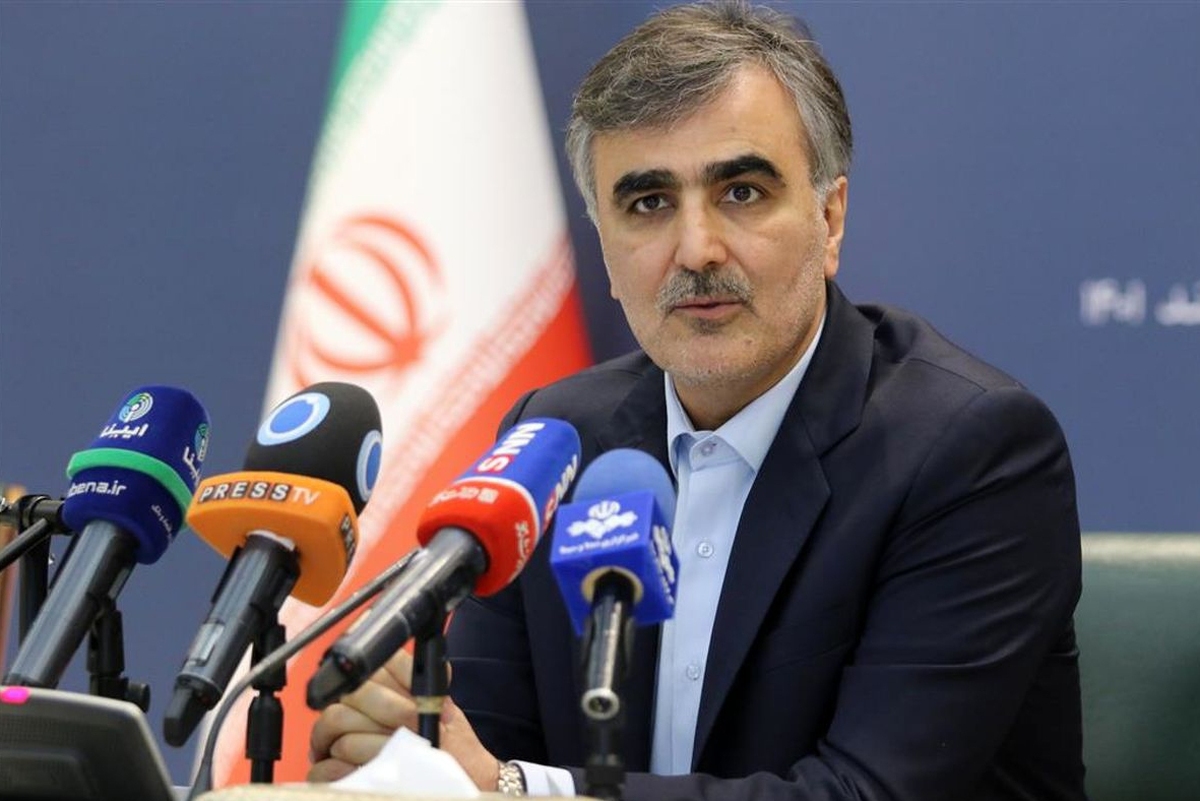 قیمت ارز را غیردستوری کنترل میکنیم/ ۶ میلیارد دلار ایران در قطر مسدود نیست و در حال انتقال است