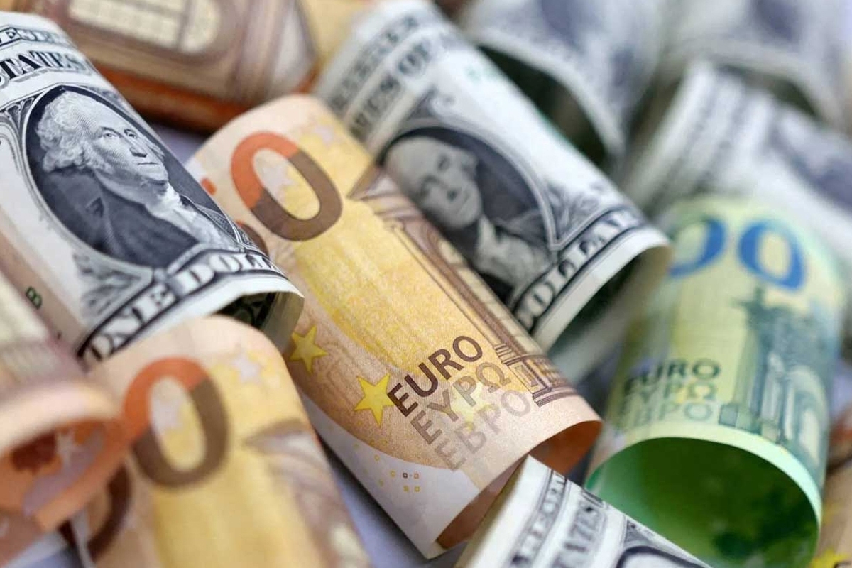 قیمت ارز امروز ۱۴ آذر ۱۴۰۲/ دلار و یورو در مرکز مبادله چند قیمت خورد؟