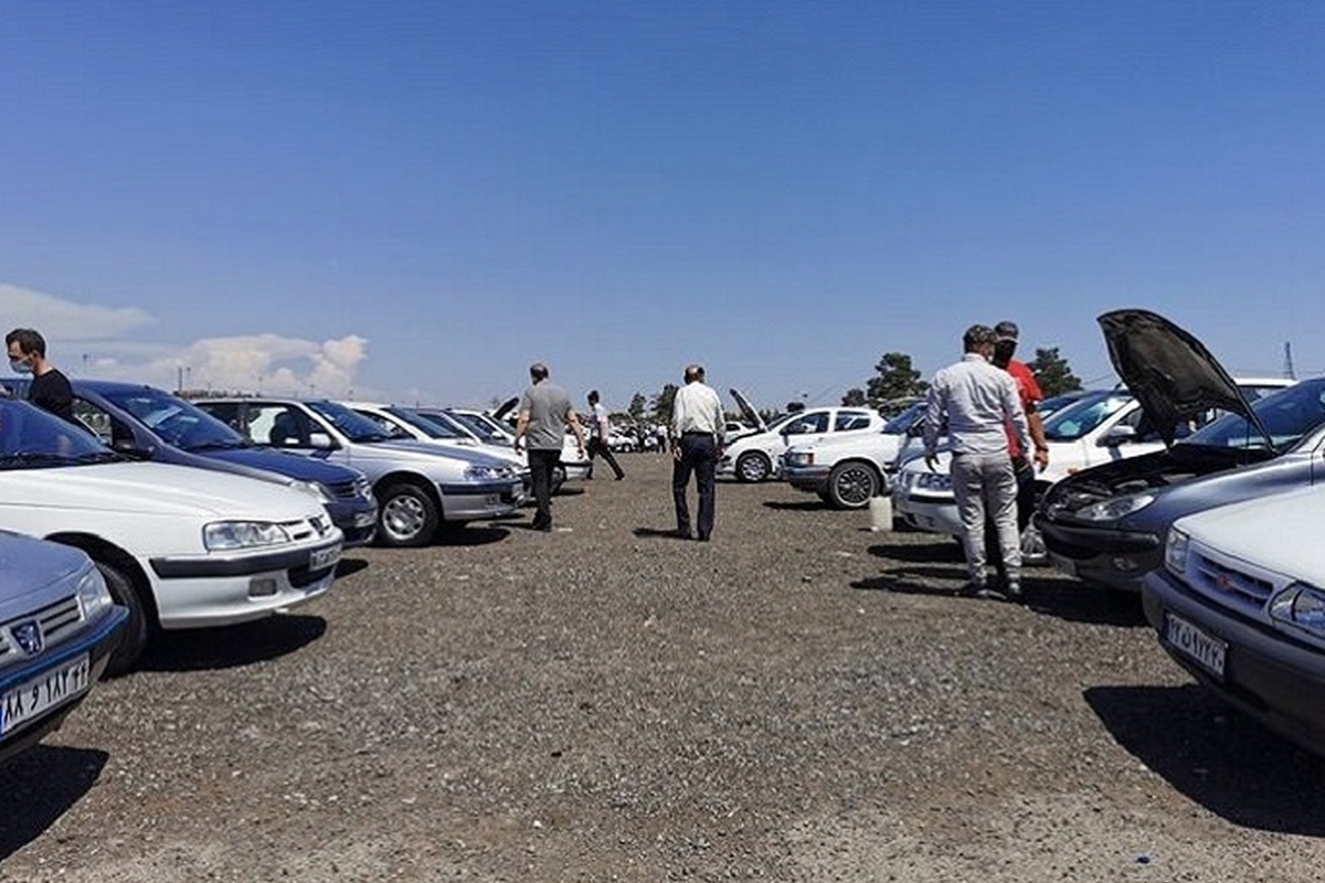 قیمت خودروهای داخلی و خارجی در بازار آزاد ۲۱ آذر ۱۴۰۲/ پژو ۲۰۷، راناپلاس، سمند سورن و تارا اتوماتیک چند؟+ جدول قیمت‌ها