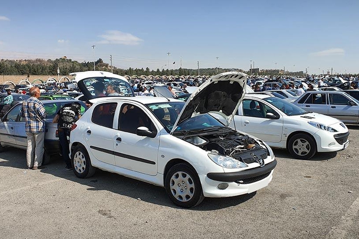 قیمت خودروهای داخلی و خارجی در بازار آزاد ۳ آذر ۱۴۰۲/ رکود در بازار خودرو ادامه مییابد؟+ جدول قیمتها