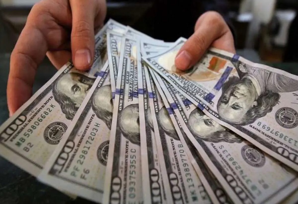 پیشبینی قیمت دلار در روز شنبه ۲۵ فروردین ۱۴۰۳؛ تنشهای سیاسی احتمالی نرخ را صعودی کرد