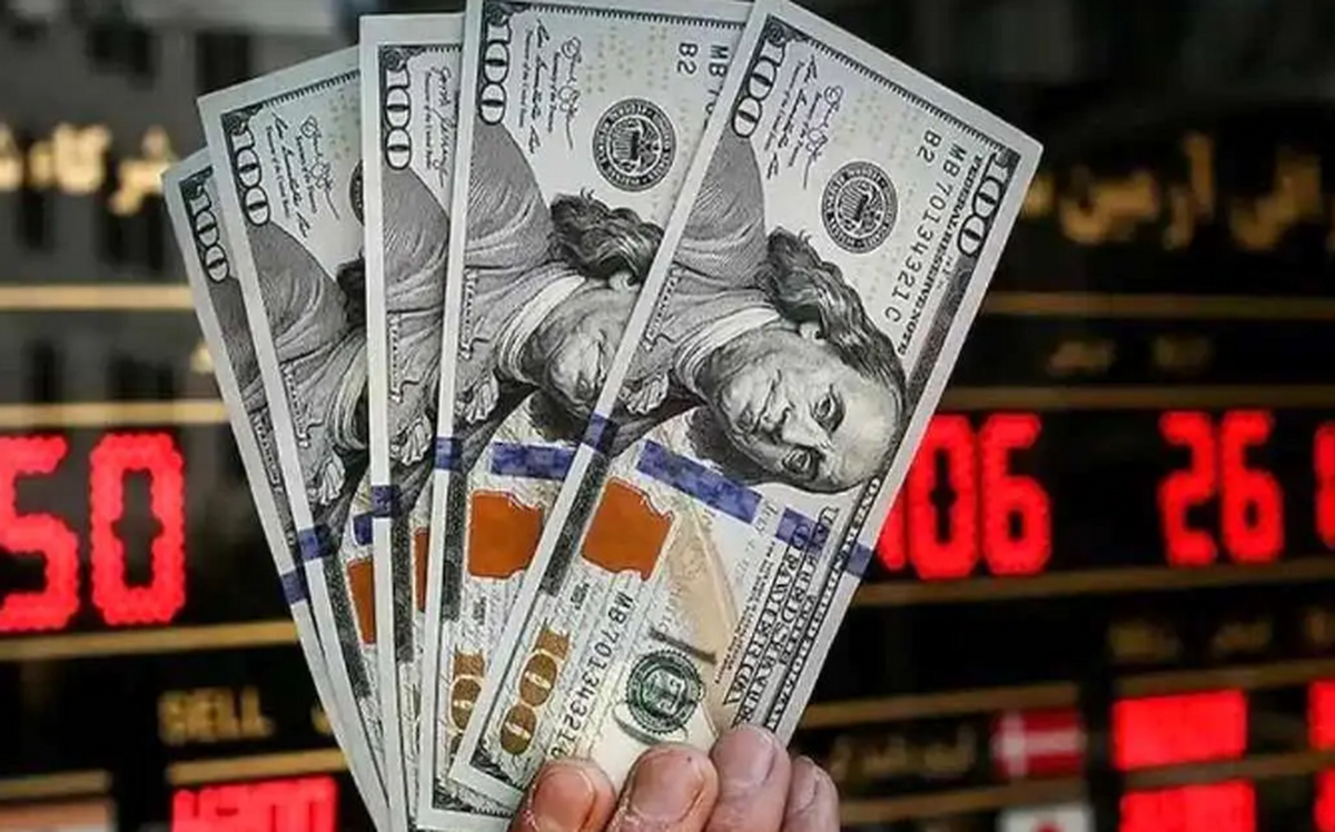 پیش بینی قیمت دلار ۲۶ فروردین ۱۴۰۳؛ ریسکهای سیاسی نرخ ارز را بالاتر میبرد؟