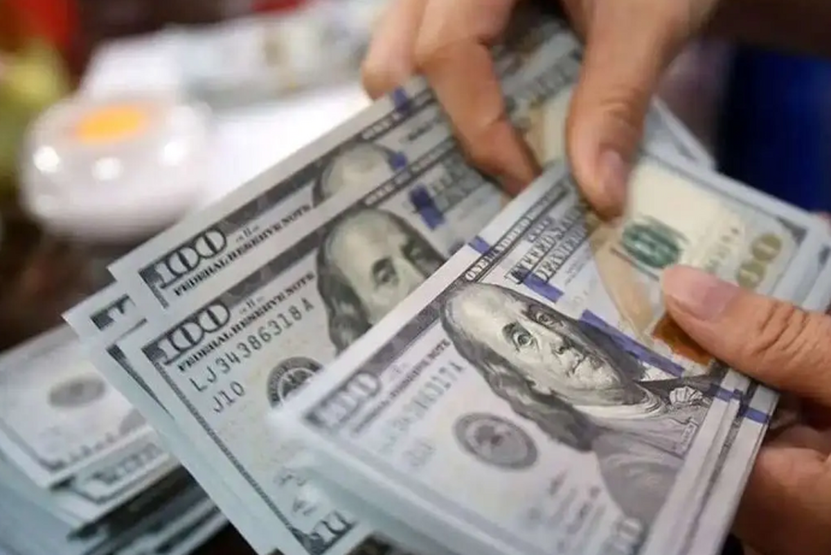 قیمت دلار امروز ۲۷ فروردین ۱۴۰۳؛ کاهش تنشهای اخیر نرخ ارز را چقدر پایین آورد؟ + جدول