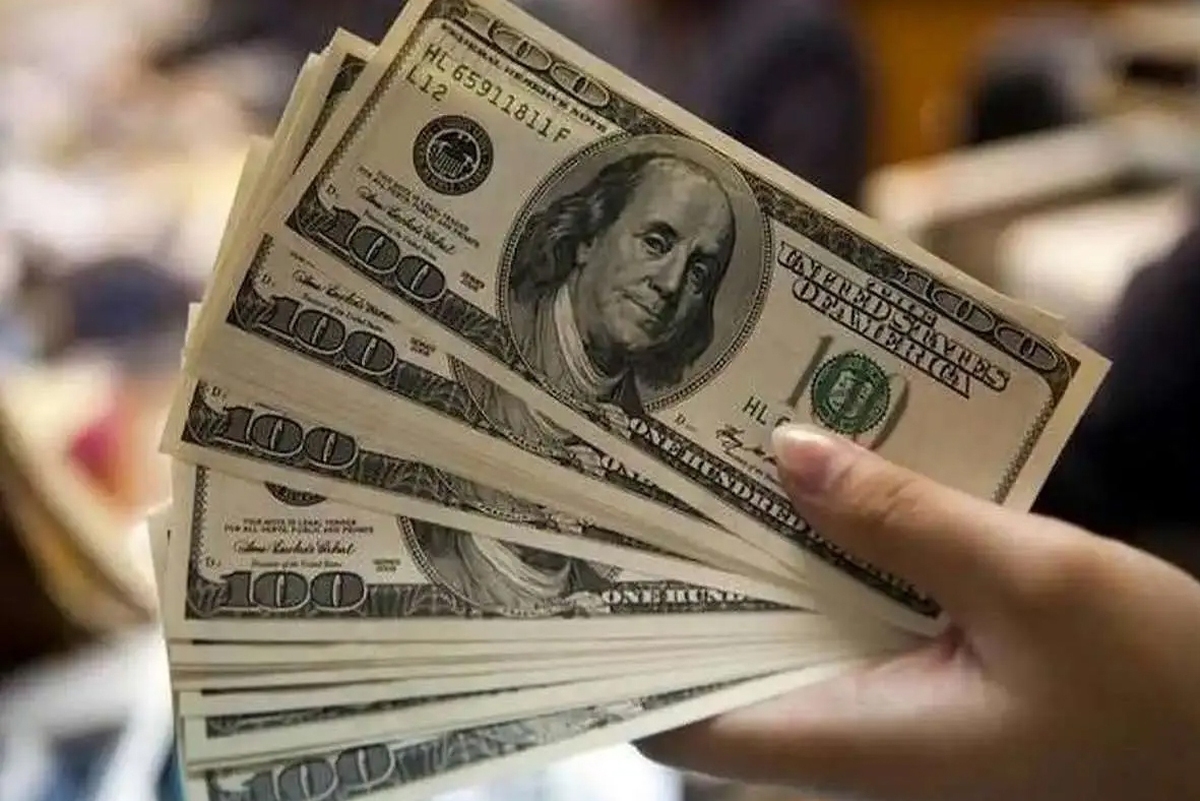 پیشبینی قیمت دلار در روزهای آینده؛ جریانات و اخبار سیاسی دلار را دوباره صعودی میکند؟