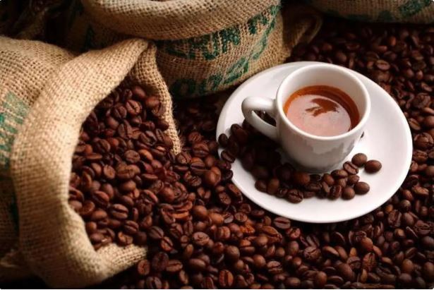 قهوه در آستانه لوکس شدن؛ آیا از سبد خانوار حذف میشود؟