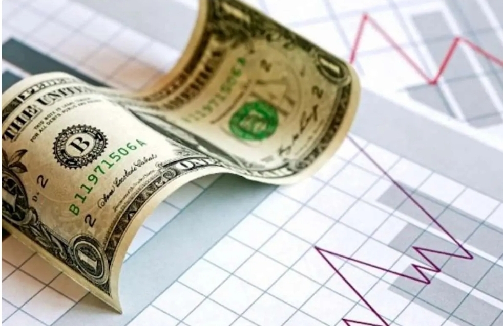 پیش بینی قیمت دلار ۱۶ بهمن ۱۴۰۳ / دلار در سایه سیاستگذار رنج شد