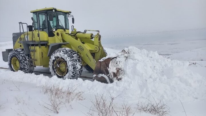 بازگشایی محورهای ارتباطی ۷۶۲ روستای آذربایجانغربی/ راه ۱۰۰ روستا همچنان مسدود است + تصاویر