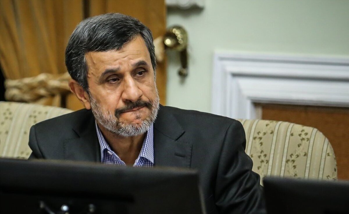 غیبت حاشیهساز احمدینژاد در راهپیمایی ۲۲ بهمن غیبت حاشیهساز احمدینژاد در راهپیمایی ۲۲ بهمن
