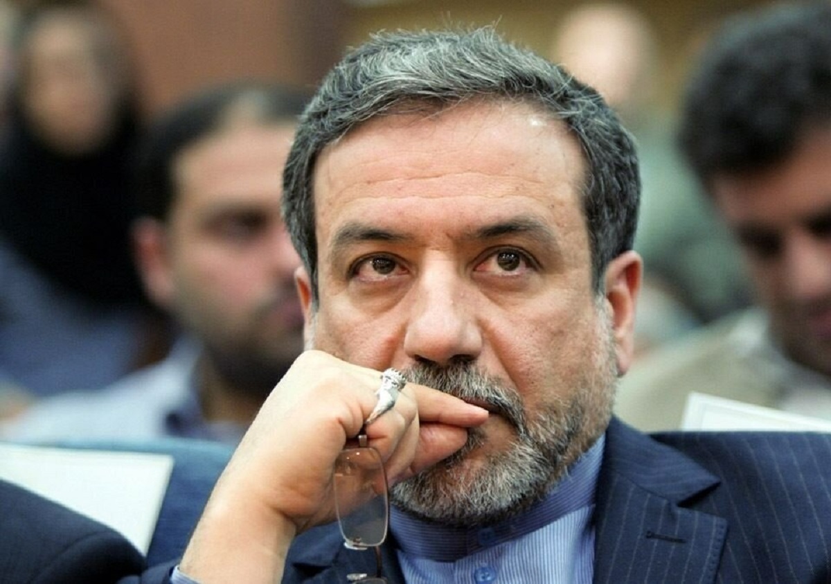 حضور همسر و فرزند عباس عراقچی برای اولین بار روی آنتن زنده برنامه سال تحویل + ویدئو