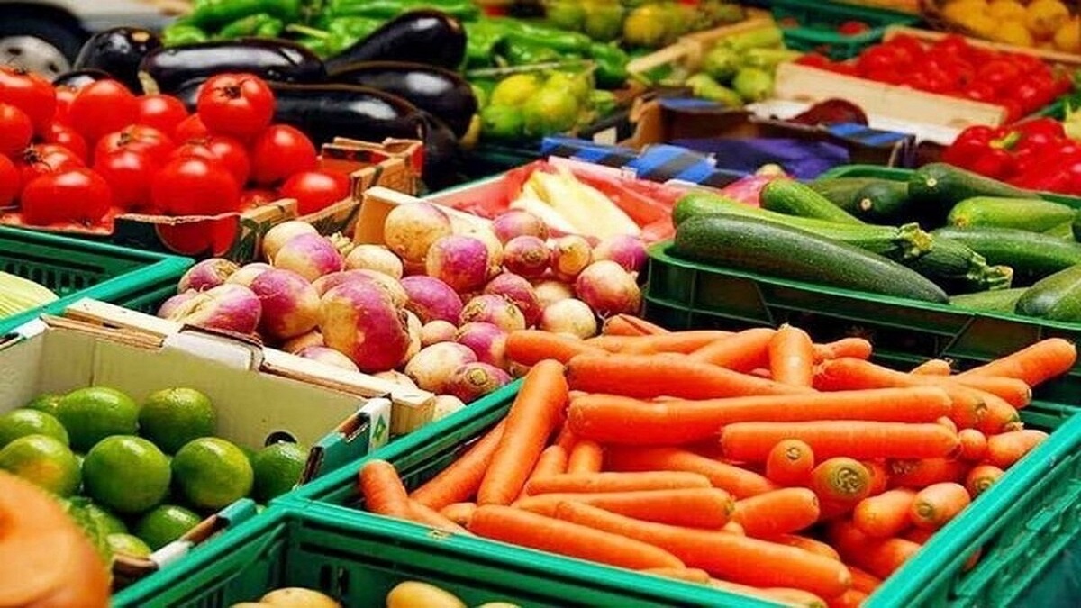 تنظیم بازار شب عید با عرضه کنترلشده کالاهای اساسی تنظیم بازار شب عید با عرضه کنترلشده کالاهای اساسی