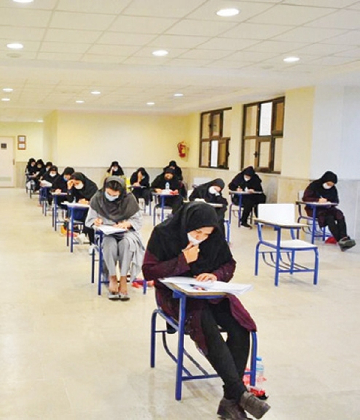 دستگيري چهار نفر در ارتباط با فروش سوالات آزمون وكالت