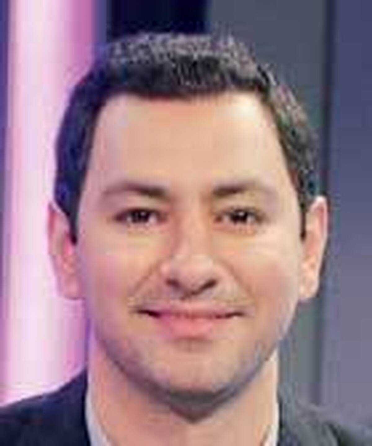 چشم بازار به چالش‌ها