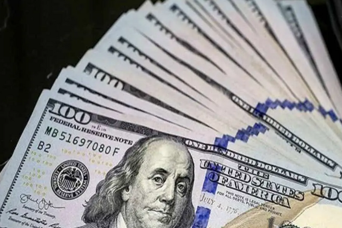 پیش بینی قیمت دلار در روز دوشنبه ۳۱ اردیبهشت ۱۴۰۳؛ ارز در بازار آزاد دوباره گران شد؟
