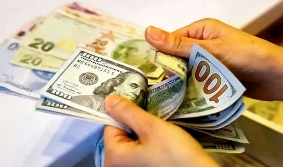 پیشبینی قیمت دلار در روز شنبه ۵ خرداد ۱۴۰۳؛ افت ۱۰ درصدی نرخ ارز در اردیبهشت
