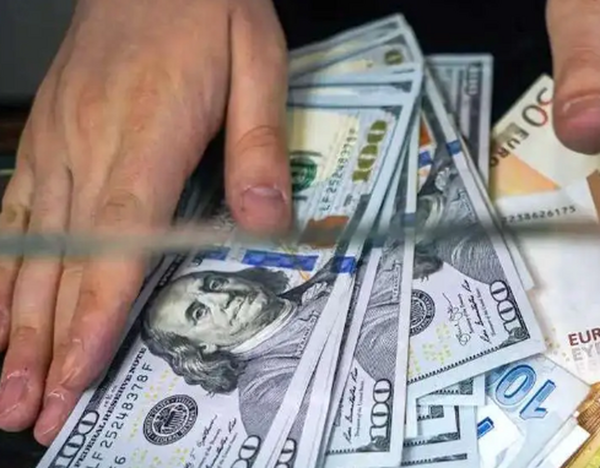پیشبینی قیمت دلار ۲۰ تیر ۱۴۰۳؛ فعالان چه عاملی را موجب ارزانی نرخ ارز میدانند؟