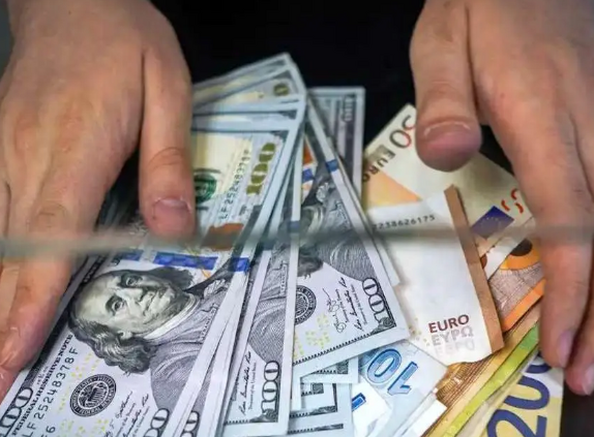 پیش بینی قیمت دلار ۴ تیر ۱۴۰۳؛ خروج ارز از منطقه امن؟