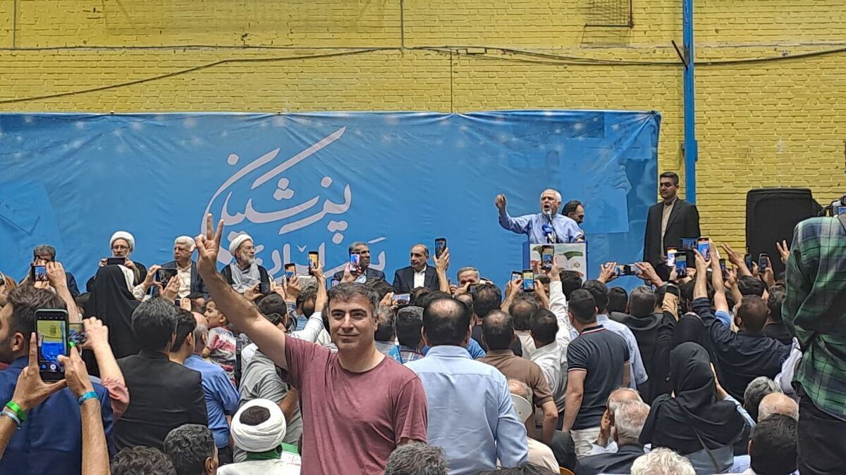 فرق است بین اینکه خشک مغزها و چماق به دست ها در پاستور باشند یا پزشکیان
