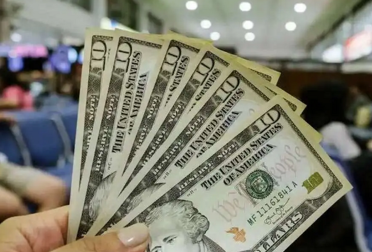 پیش بینی قیمت دلار ۳ مرداد ۱۴۰۳؛ سیگنال مرکز مبادله دلار را افزایشی کرد