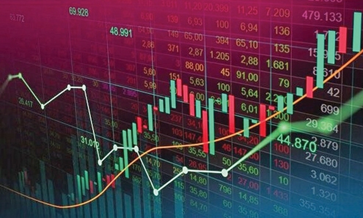 صدای پای همتی در تالار شیشهای