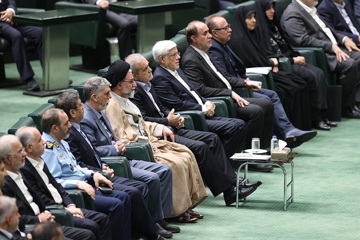 حمله به خاتمی، ظریف و جهانگیری در مجلس