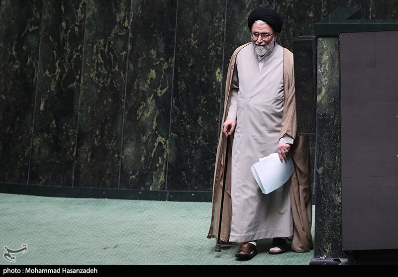 وزیر پیشنهادی که عصا به دست به صحن آمد!