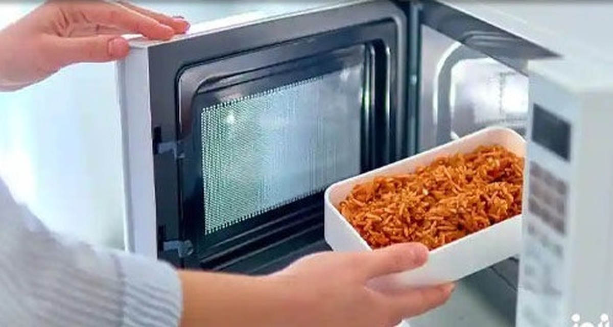 گرم کردن این غذاها در مایکروویو خطرناک است! گرم کردن این غذاها در مایکروویو خطرناک است!