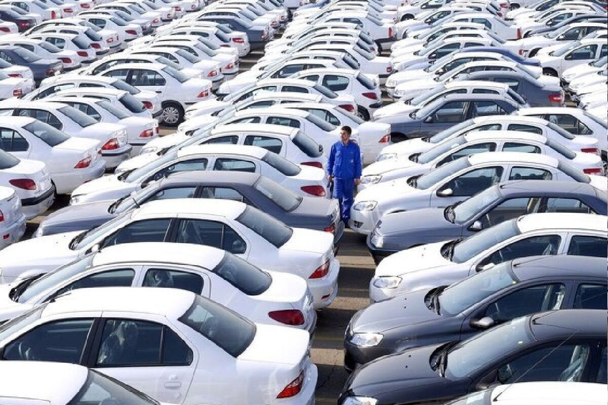 قیمت خودروهای داخلی و خارجی در بازار آزاد چه تغییری کرد؟ ۳۰ مهرماه/ جدول