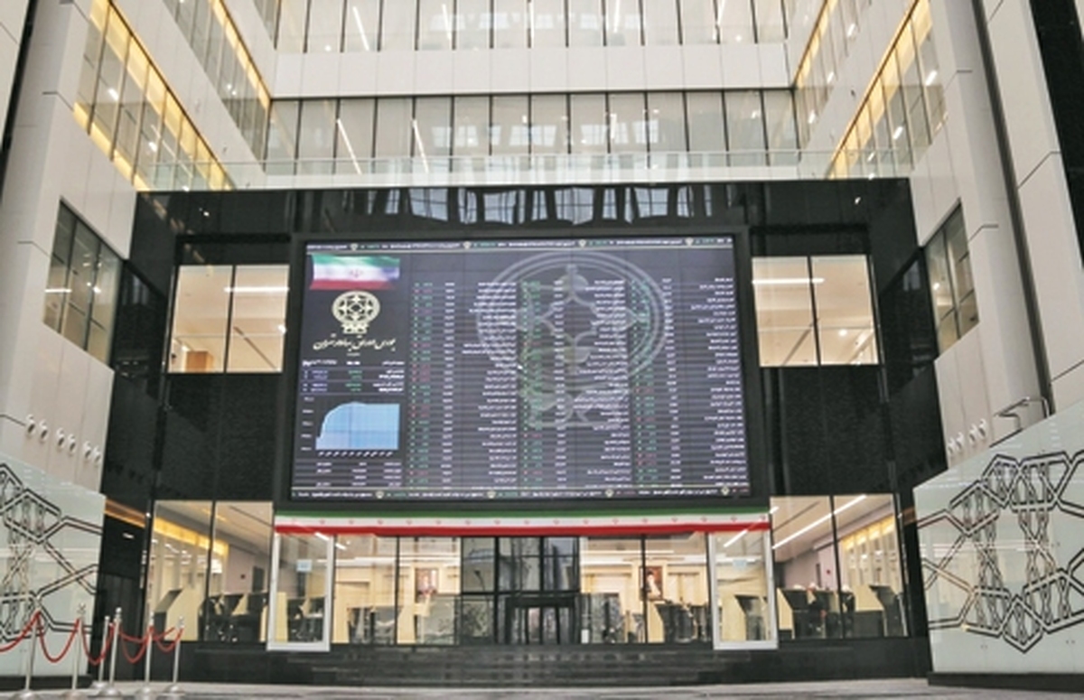 فرش سبز زير پاي سهامداران