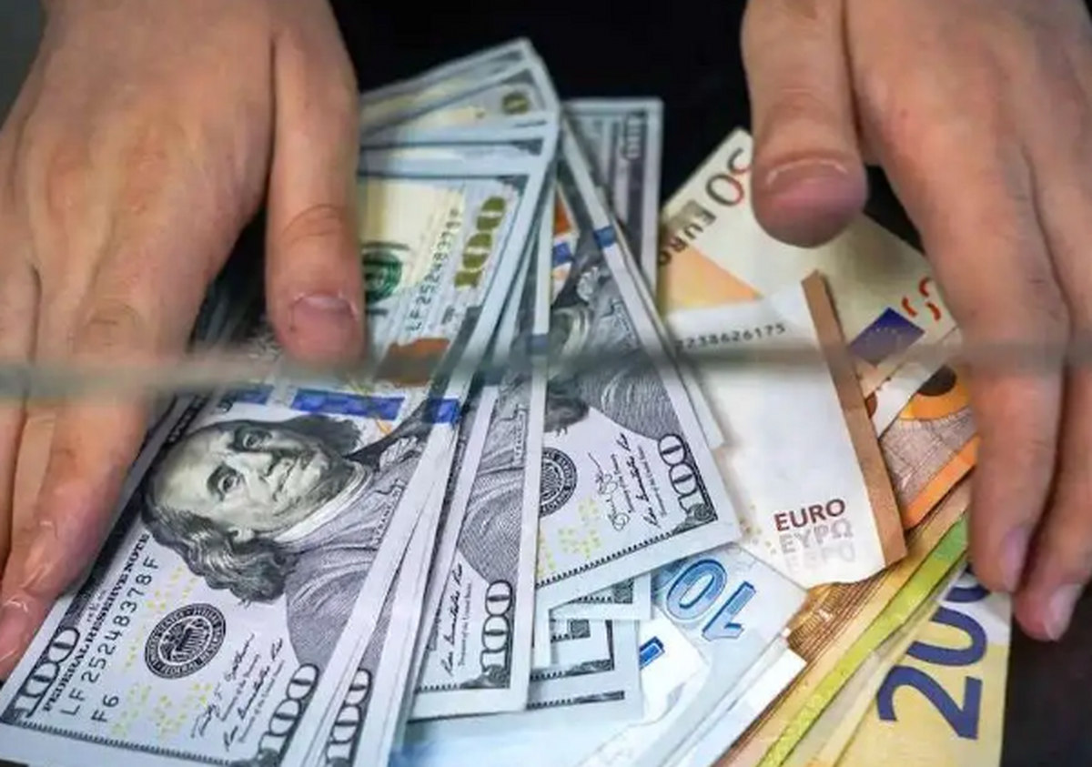 قیمت دلار امروز ۸ مهر ۱۴۰۳؛ نرخ ارز در بازار آزاد چقدر ریخت؟ + جدول قیمت دلار امروز ۸ مهر ۱۴۰۳؛ نرخ ارز در بازار آزاد چقدر ریخت؟ + جدول