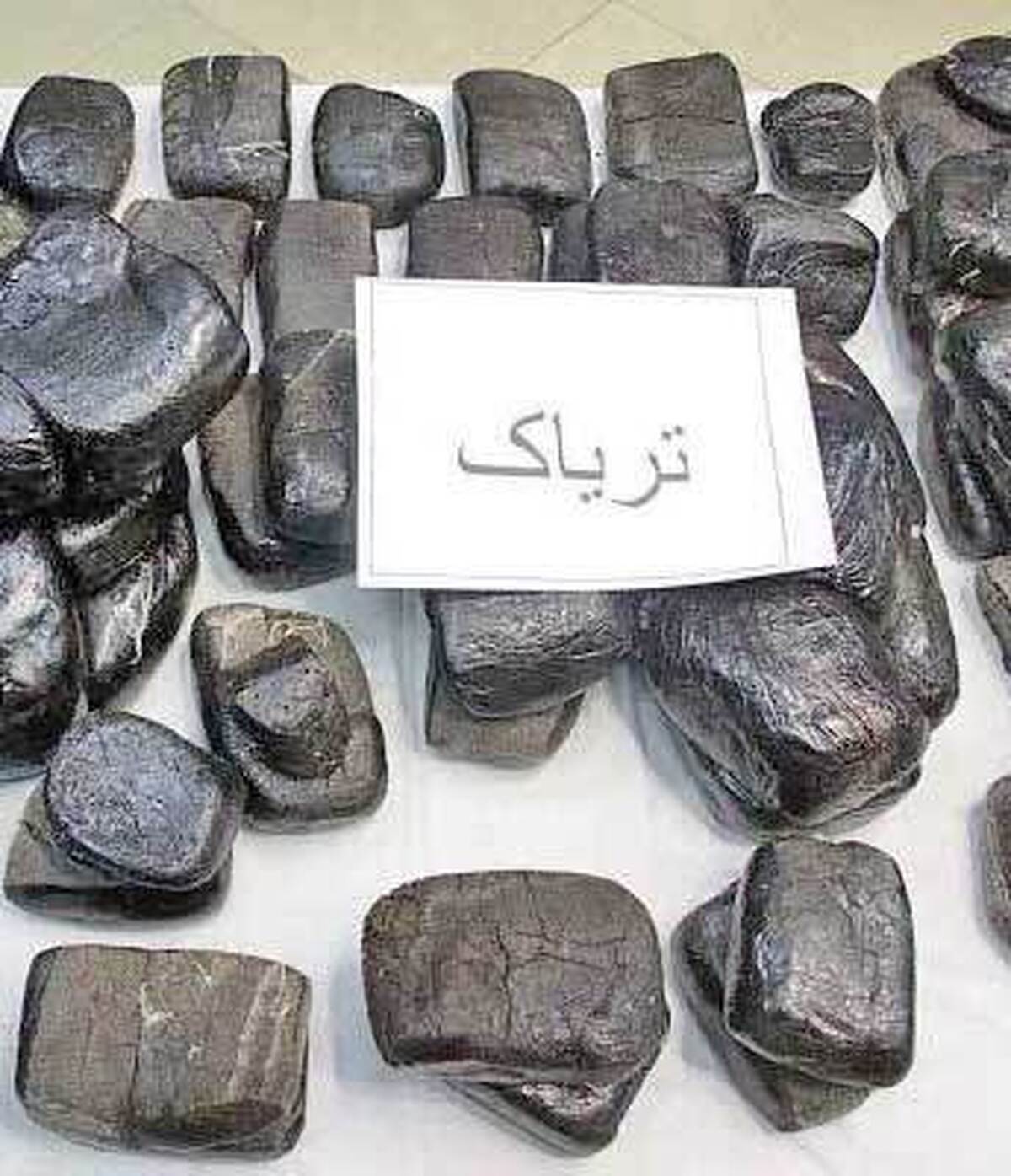 كشف ۱۶  كيلوگرم  هروئين  و ترياك  از  قاچاقچي سابقه‌دار  پايتخت