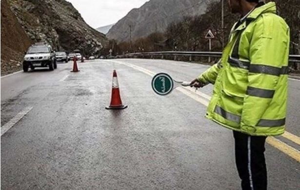 پلیس درباره خطر ریزش سنگ در جاده چالوس هشدار داد