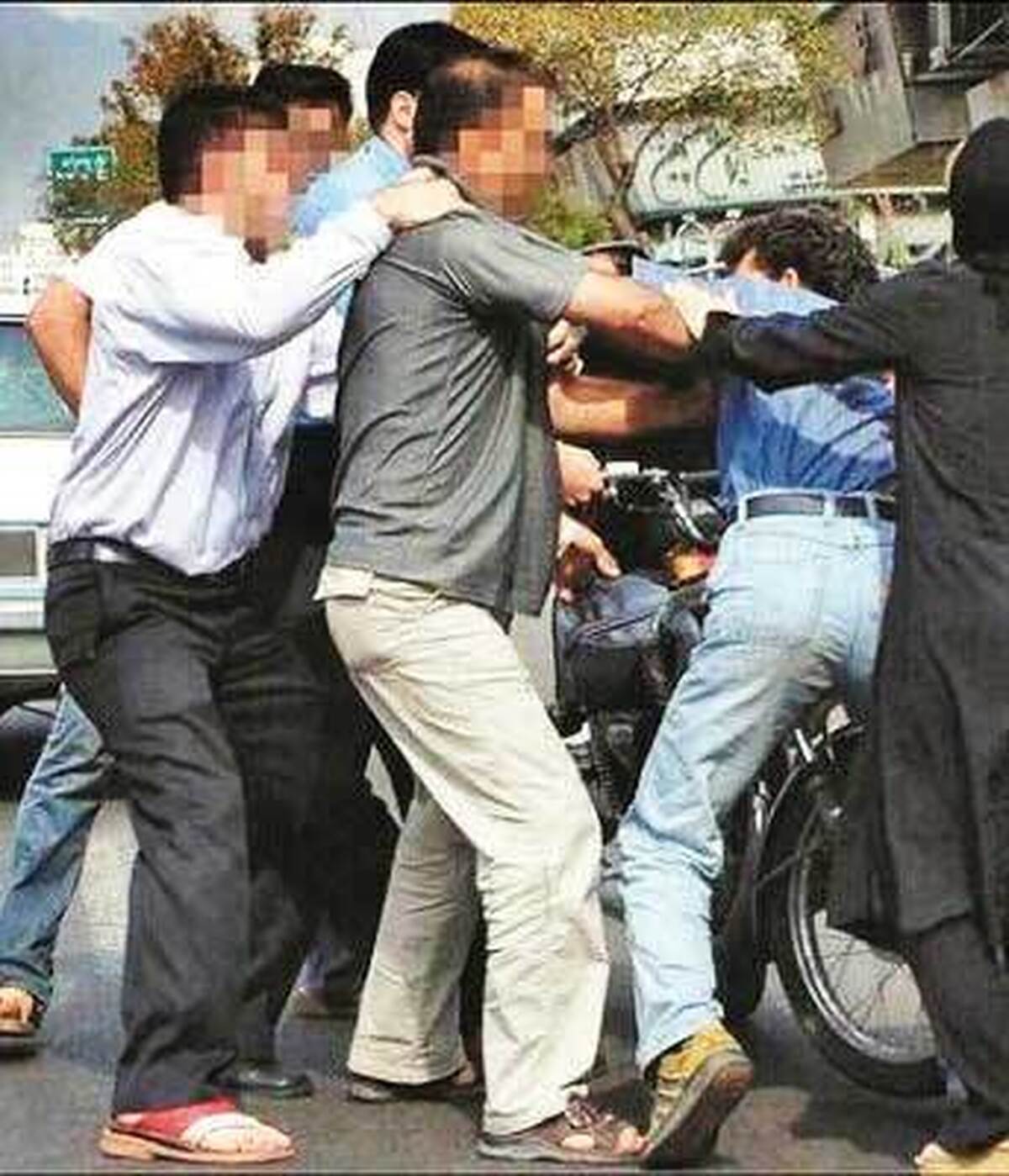 مراجعه ۵۶ هزار نفر به دليل نزاع به پزشكي قانوني تهران مراجعه ۵۶ هزار نفر به دليل نزاع به پزشكي قانوني تهران