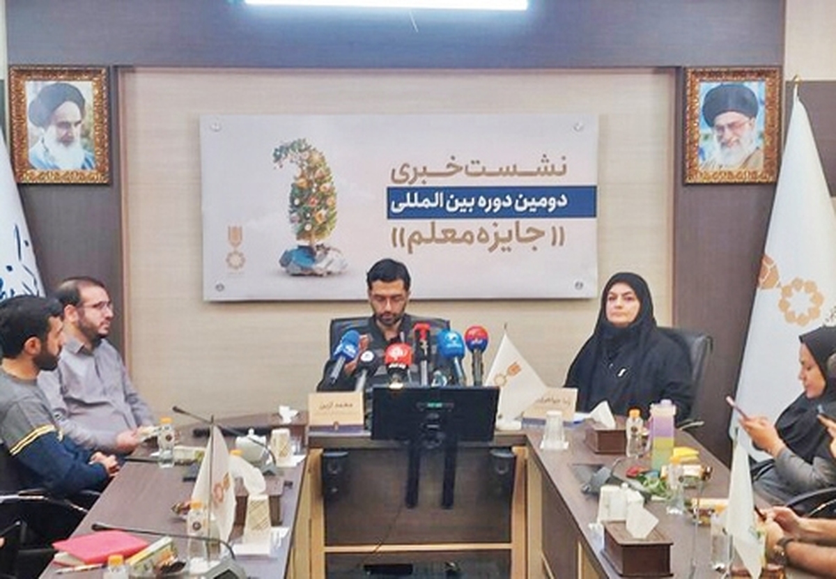 يك  ميليارد  تومان  جايزه  برترين  معلم