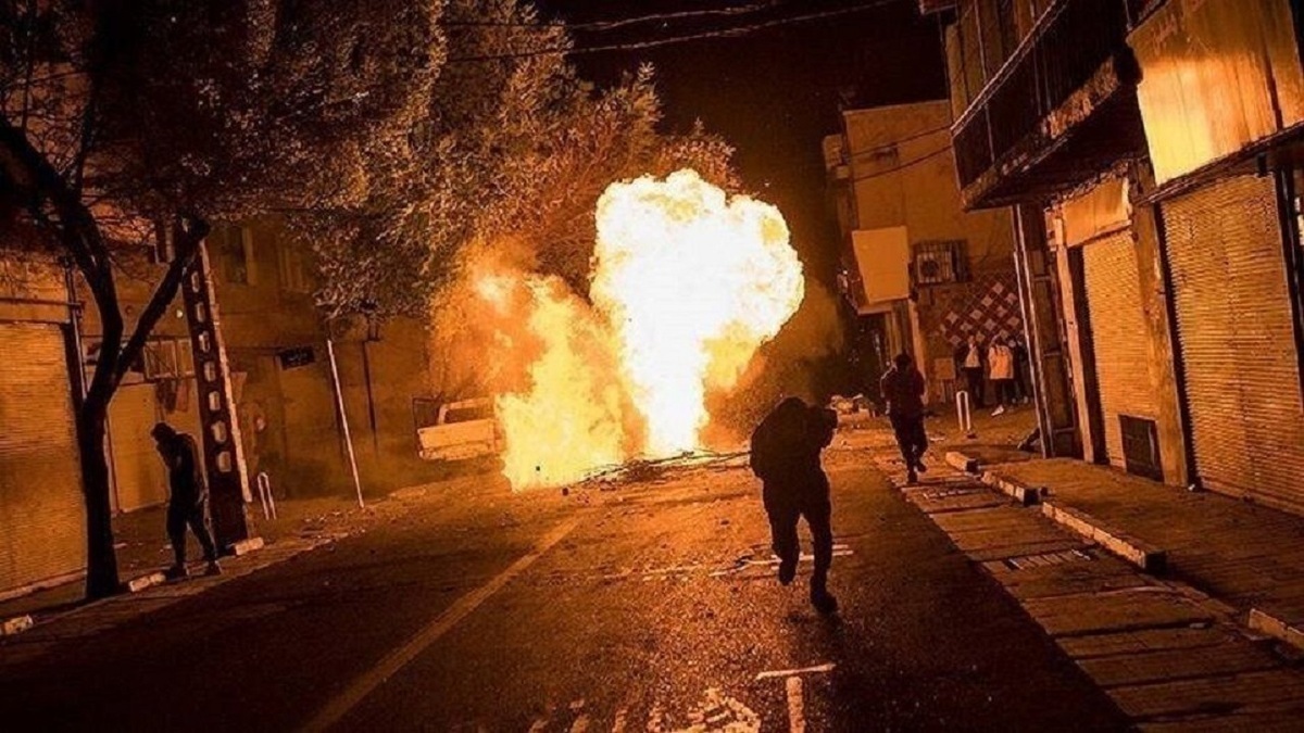 لحظه ترکیدن بمب ۲۸ کیلویی در چهارشنبه سوری تهران + ویدئو