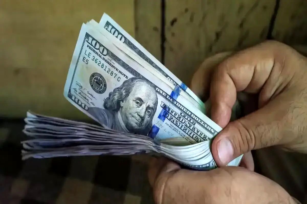 قیمت دلار امروز ۲۳ فروردین 1404 / دلار به کانال ۹۸ هزار تومانی سقوط کرد! قیمت دلار امروز ۲۳ فروردین 1404 / دلار به کانال ۹۸ هزار تومانی سقوط کرد!