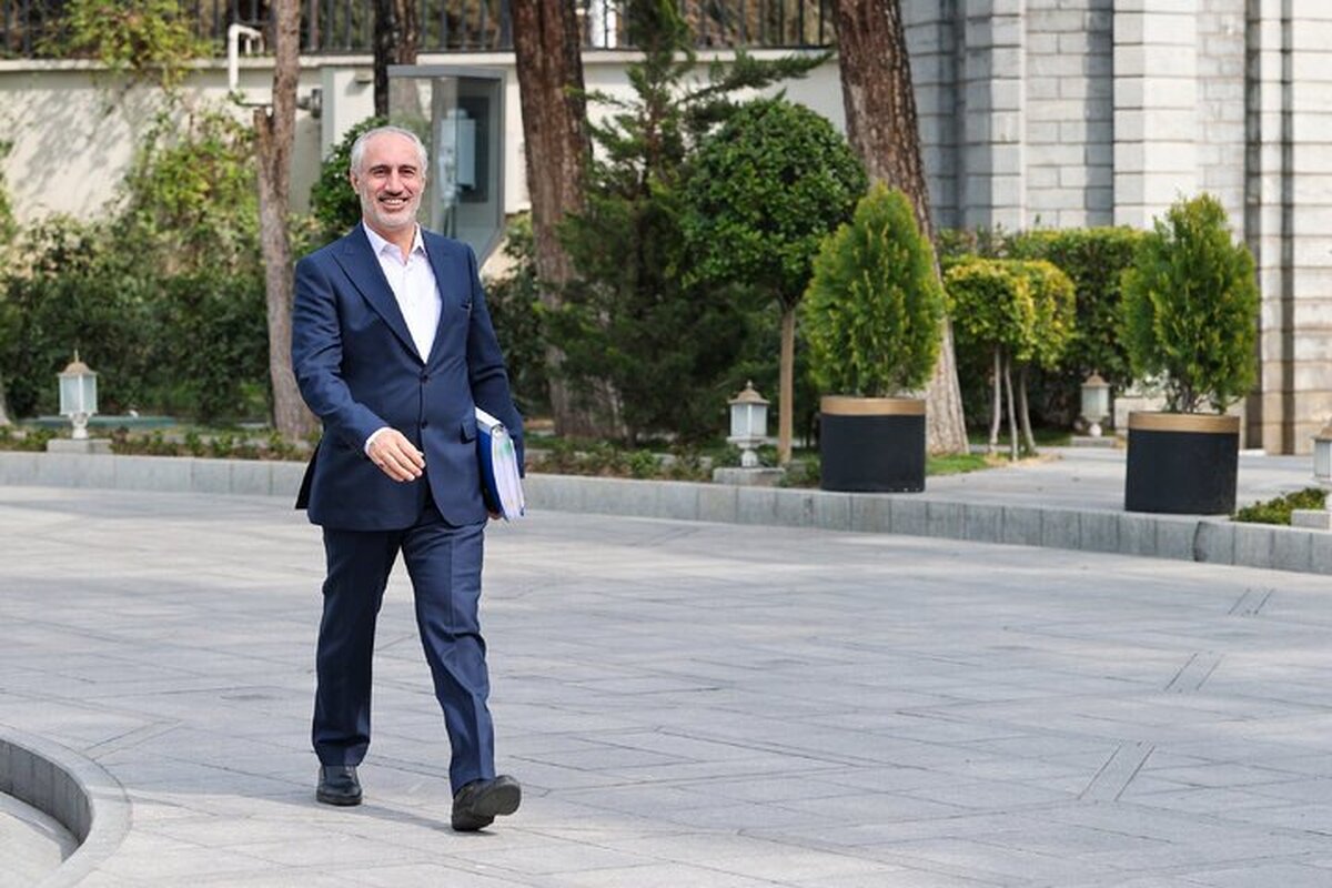کنایه معاون پزشکیان به مبلغ عیدی دولت/ امسال فقط ۳ میلیون تومان عیدی گرفتم