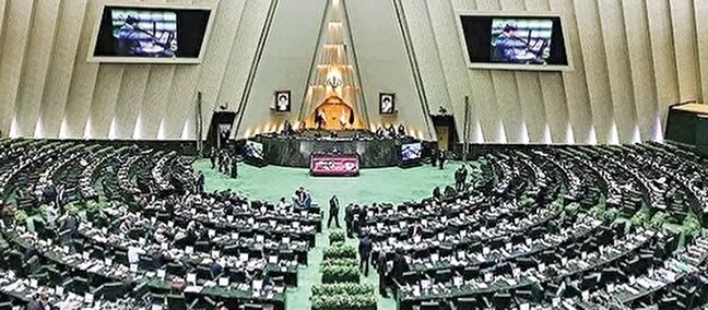 فضاي زن‌ستيزانه در مجلس بايد شكسته شود