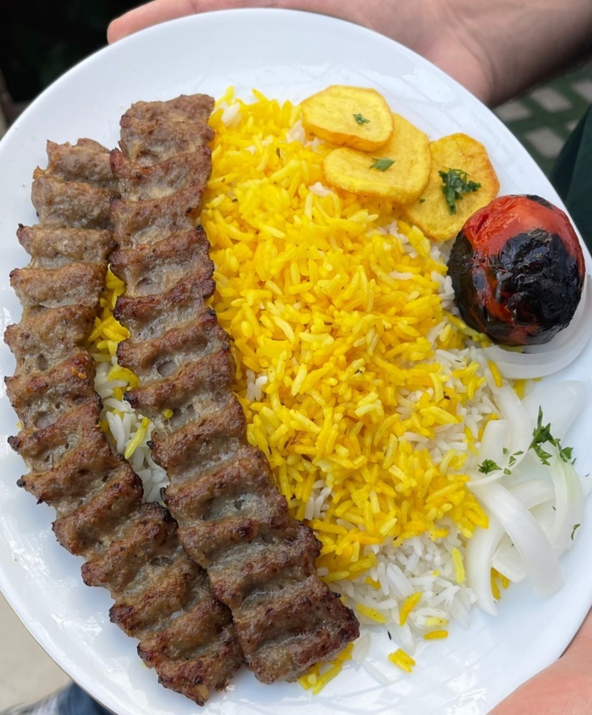 رئیس اتحادیه کباب: چلوکباب زیر ۱۰۰ هزارتومان، سم فروشی است رئیس اتحادیه کباب: چلوکباب زیر ۱۰۰ هزارتومان، سم فروشی است