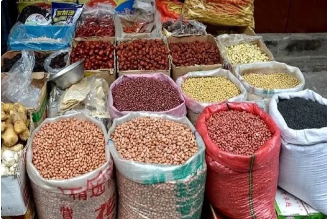 شوک دوباره به بازار حبوبات/ قیمت نخود ۱۴۱ درصد و‌ قیمت لوبیا قرمز ۱۲۹ درصد افزایش یافت