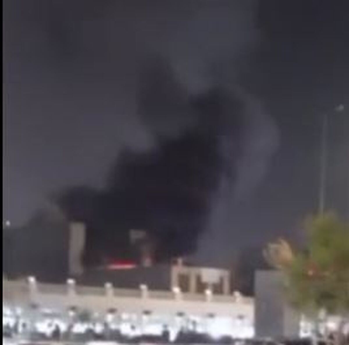 اینبار آتش سوزی در بازار سنتی بندرعباس+فیلم