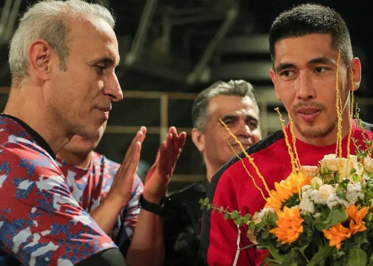ادعای عجیب: گلر فولاد پیشنهاد استقلال را رد کرد