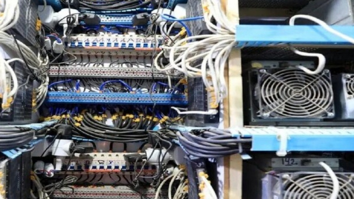 کاهش ۲۴۰۰ مگاوات بار شبکه برق با قطع اینترنت