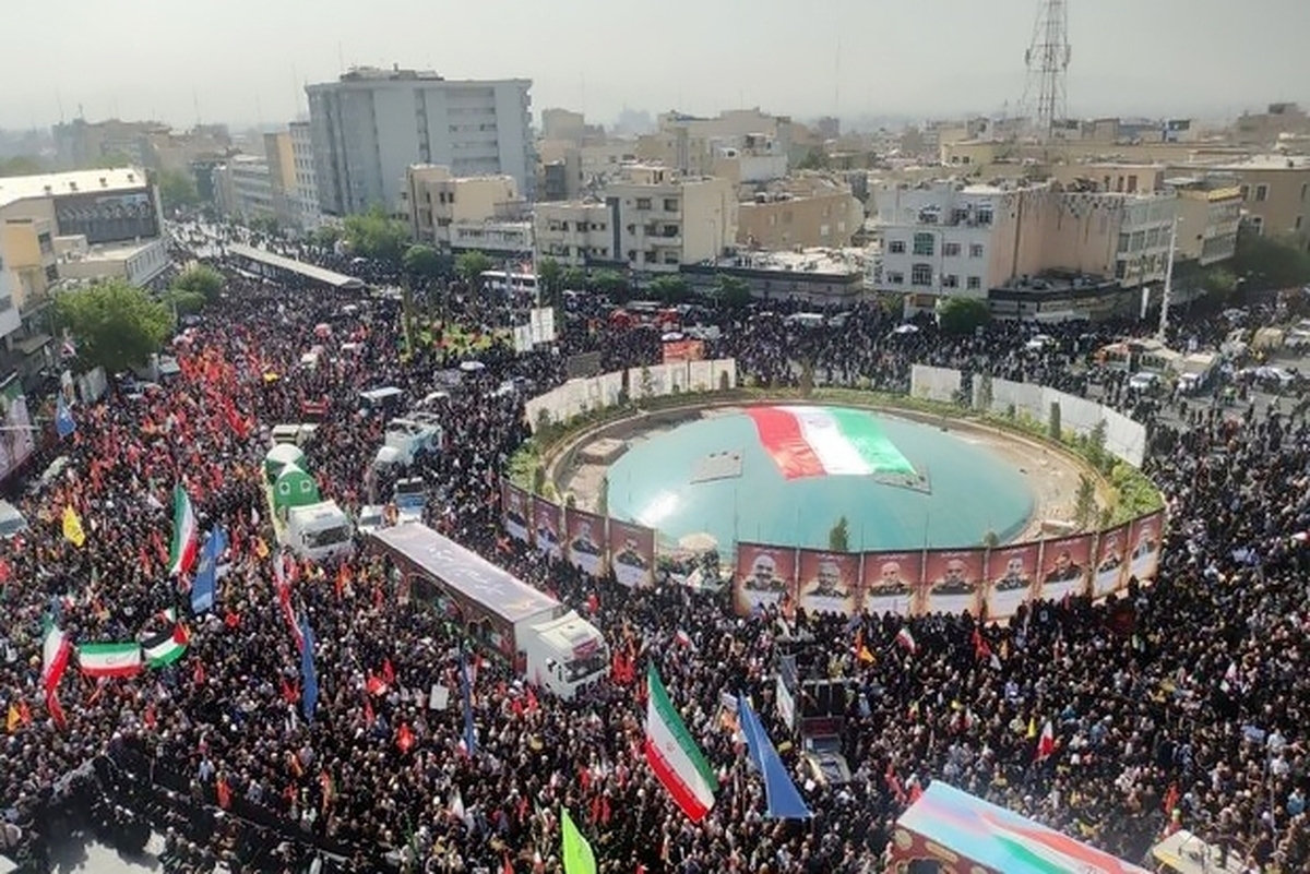 تشییع باشکوه شهدای جنگ ۱۲ روزه در تهران تشییع باشکوه شهدای جنگ ۱۲ روزه در تهران