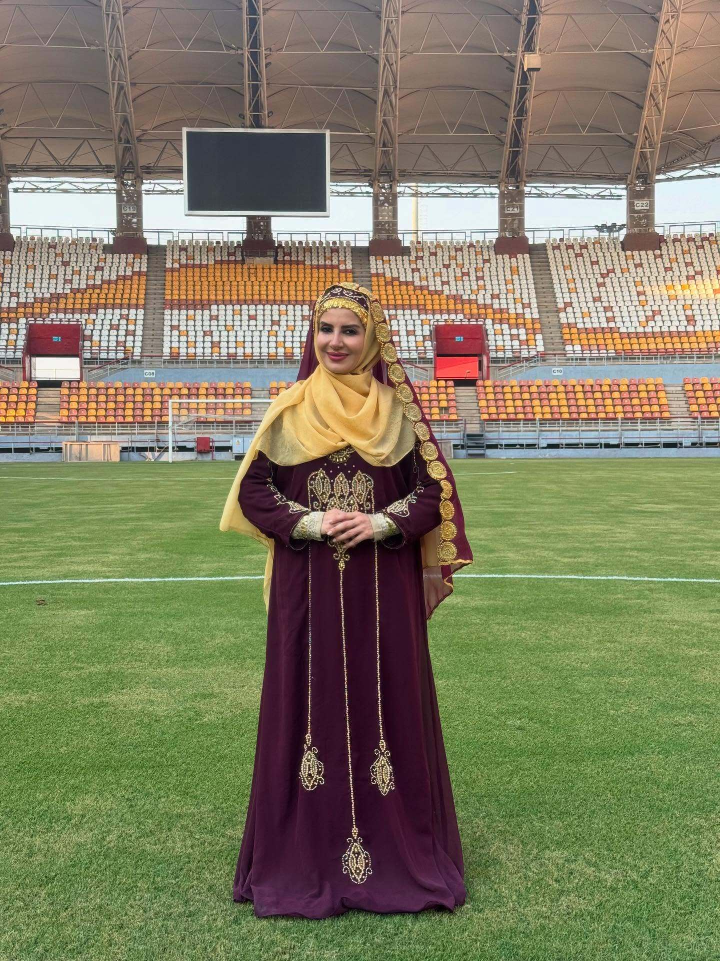 عکس متفاوت خاله‌شادونه در استادیوم فوتبال