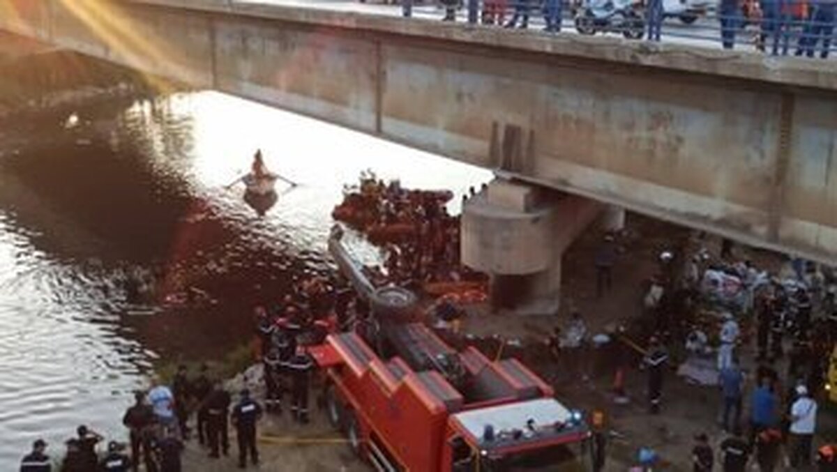 سقوط هولناک اتوبوس به رودخانه جان ١٨ نفر را گرفت/ جزئیات