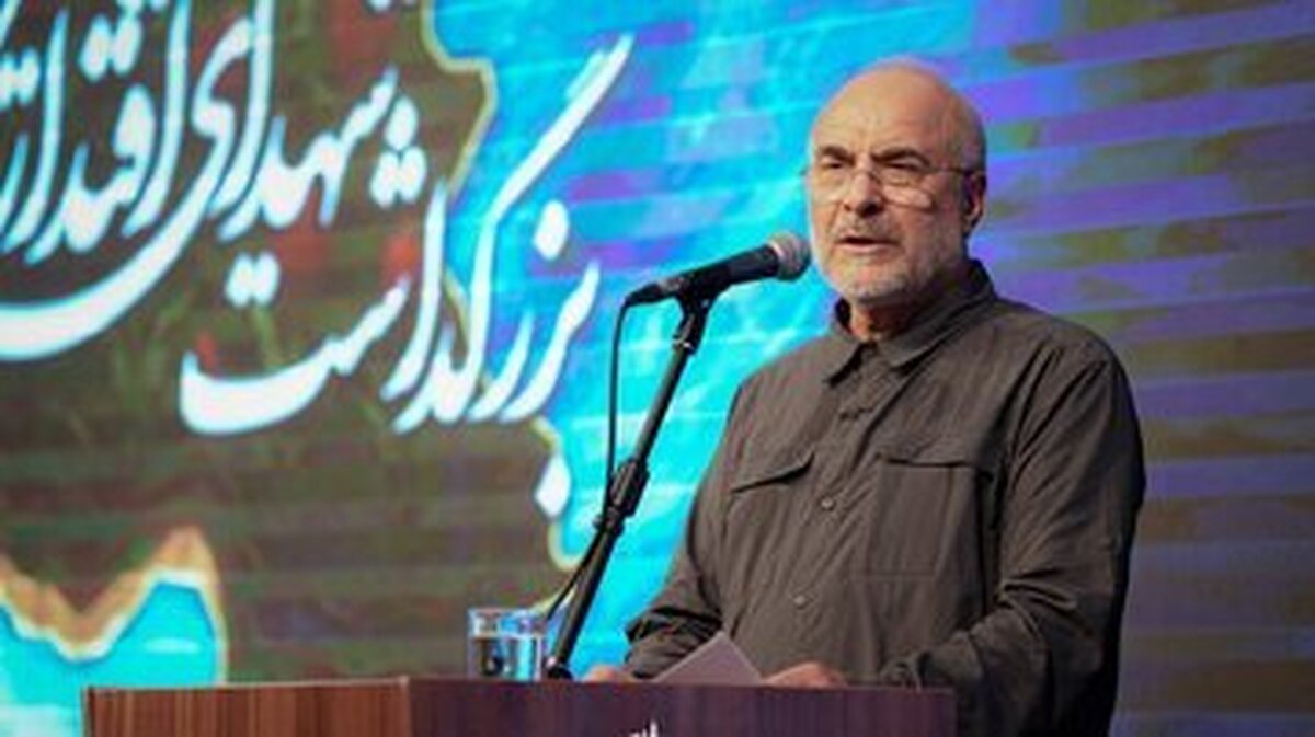 تصویری ازحضور محمد باقر قالیباف در منزل سرلشکر محرابی