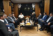 رئیس کمیسیون اقتصادی مجلس و مدیرعامل بانک صادرات ایران در اردوی ملی‌پوشان وزنه‌برداری/ اهدای نشان ویژه فدراسیون وزنه‌برداری به محسن سیفی به پاس حمایت از قهرمانان کشور