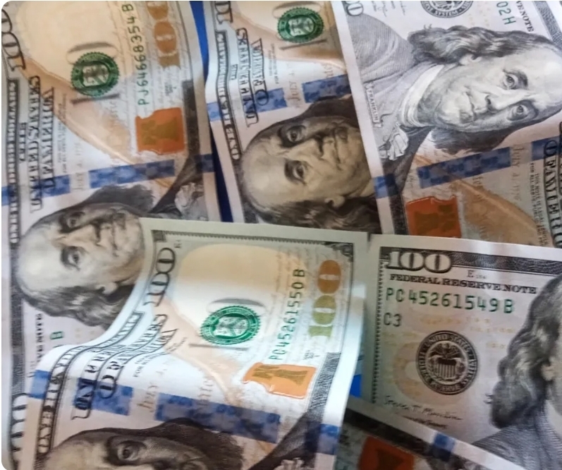 پیش بینی قیمت دلار پنجشنبه ۹ مرداد ۱۴۰۴ / دلار روی ریل احتیاط ایستاد
