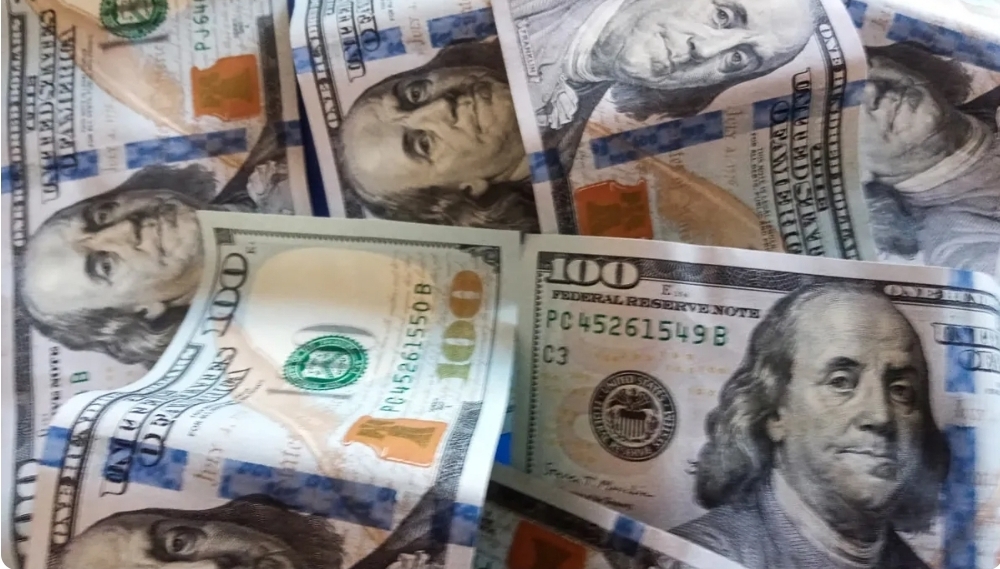 پیش بینی قیمت دلار یکشنبه ۳۰ شهریور 1404 / دلار با جهش 3700 تومانی، به قله جدید چشم دوخت