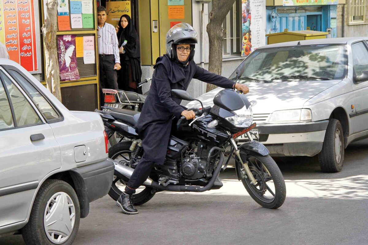 معاون تقنینی معاونت پارلمانی ریاست جمهوری: قرار است بزودی موتورسواری زنان قانونی شود
